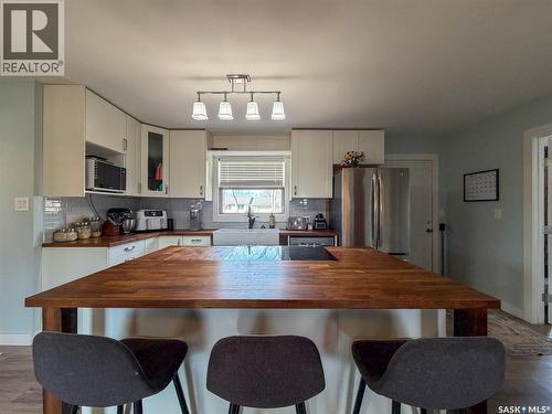 442 Front Street W, Eastend, SK - Indoor Photo Showing Kitchen