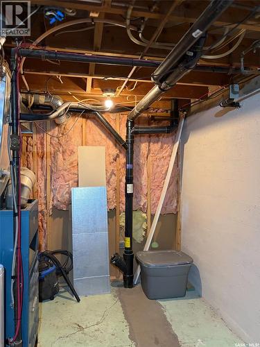 442 Front Street W, Eastend, SK - Indoor Photo Showing Basement