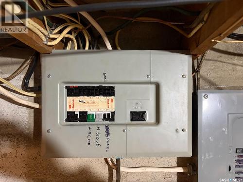 442 Front Street W, Eastend, SK - Indoor