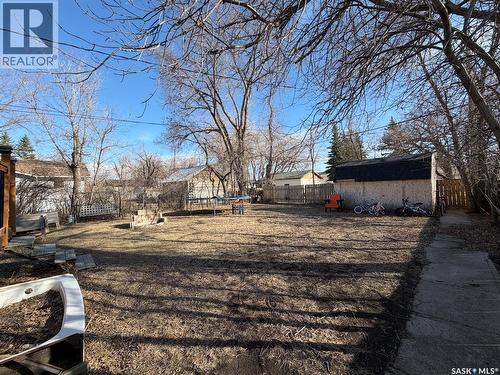 442 Front Street W, Eastend, SK - Outdoor