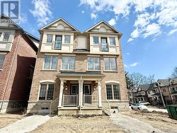 11 FRANKLIN AVENUE  Toronto, ON M1C 1N8