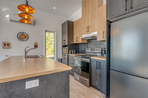 Cuisine - 6973 Rue Champlain, Wentworth-Nord, QC - Indoor Photo Showing Kitchen