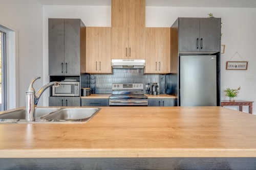 Cuisine - 6973 Rue Champlain, Wentworth-Nord, QC - Indoor Photo Showing Kitchen With Double Sink