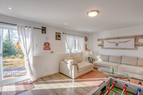 Salon - 6973 Rue Champlain, Wentworth-Nord, QC - Indoor Photo Showing Living Room