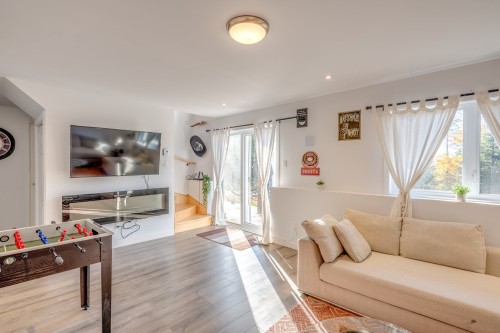 Salon - 6973 Rue Champlain, Wentworth-Nord, QC - Indoor Photo Showing Living Room