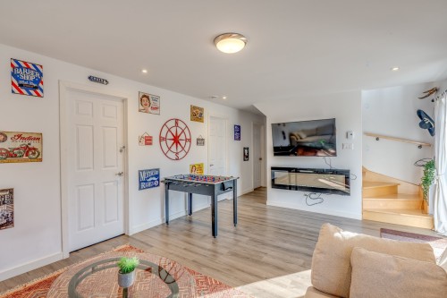 Salon - 6973 Rue Champlain, Wentworth-Nord, QC - Indoor