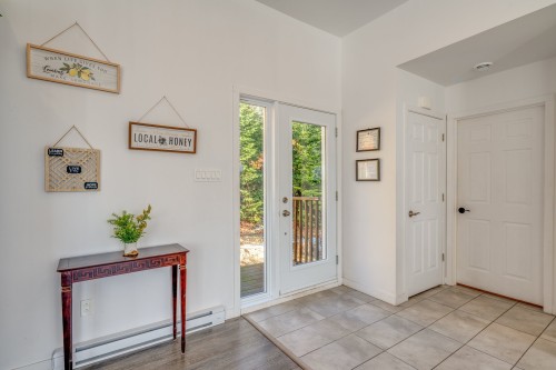 Hall d'entrée/Vestibule - 6973 Rue Champlain, Wentworth-Nord, QC - Indoor Photo Showing Other Room