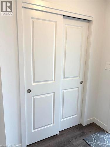 Detailed view of wood finished floors and baseboards - 7 Pin Oak Common, Cambridge, ON - Indoor Photo Showing Other Room