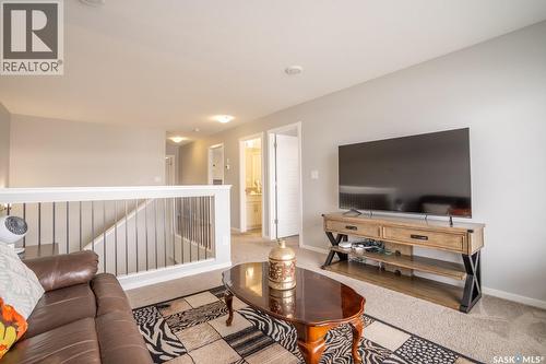 5144 Green Crescent E, Regina, SK - Indoor Photo Showing Living Room