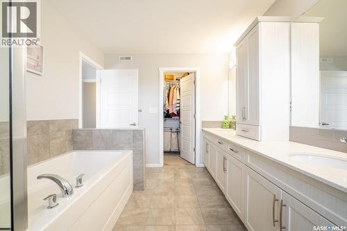 5144 Green Crescent E, Regina, SK - Indoor Photo Showing Bathroom