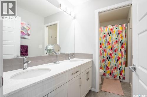 5144 Green Crescent E, Regina, SK - Indoor Photo Showing Bathroom