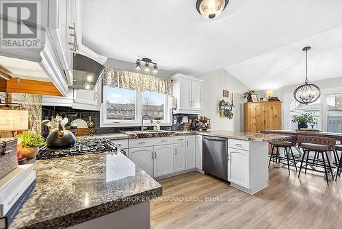 7 Etherington Crescent, Hamilton, ON - Indoor Photo Showing Kitchen