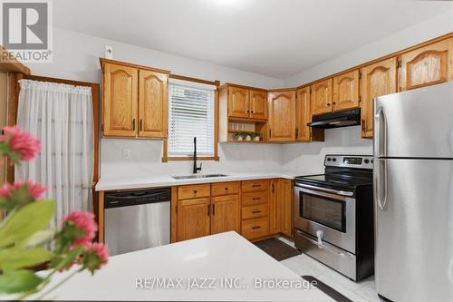 Walkout access to deck - 148 Conant Street, Oshawa (Lakeview), ON - Indoor Photo Showing Kitchen