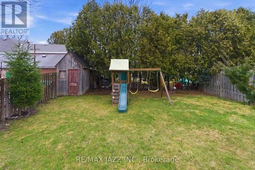 Fully-fenced backyard with lots of greenery - 148 Conant Street, Oshawa (Lakeview), ON - Outdoor