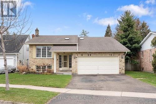 8 DUNBAR CRESCENT  St. Catharines (Grapeview), ON L2W 1A6