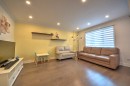 Salon - 475 Rue Thérèse, Brossard, QC  - Indoor 