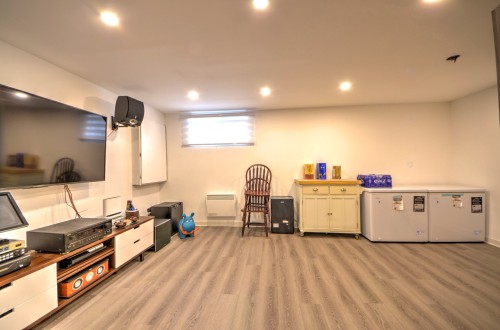 Salle familiale - 475 Rue Thérèse, Brossard, QC - Indoor