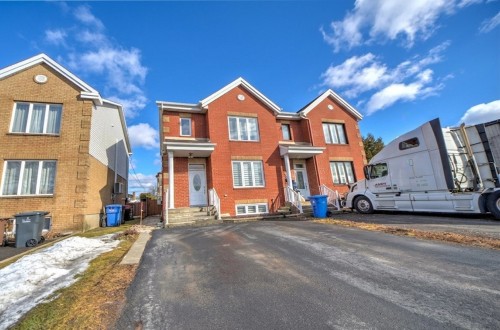 Façade - 475 Rue Thérèse, Brossard, QC - Outdoor With Facade
