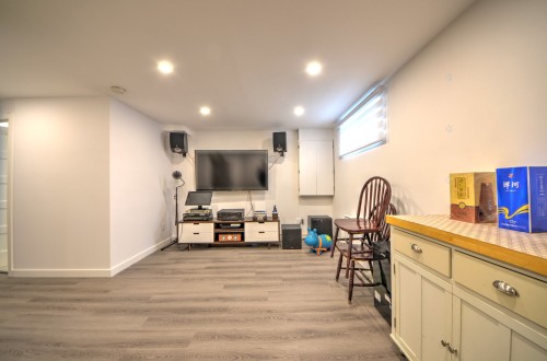 Salle familiale - 475 Rue Thérèse, Brossard, QC - Indoor