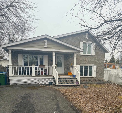 1740 Rue Centrale  Sainte-Catherine, QC J5C 1G5