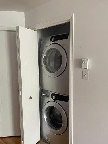 Salle de lavage - 3986 Av. Des Érables, Montréal (Le Plateau-Mont-Royal), QC - Indoor Photo Showing Laundry Room