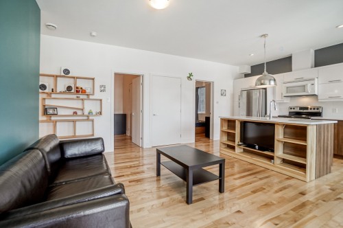 Salon - 202-25 Rue Bélanger, Montréal (Rosemont/La Petite-Patrie), QC - Indoor