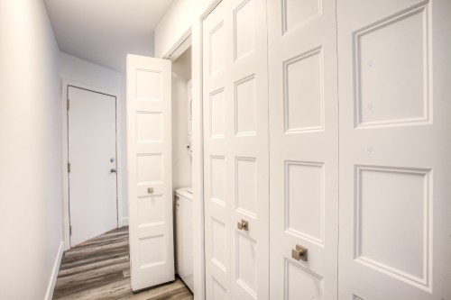 Salle de lavage - 12-4570 Av. Walkley, Montréal (Côte-Des-Neiges/Notre-Dame-De-Grâce), QC - Indoor Photo Showing Other Room