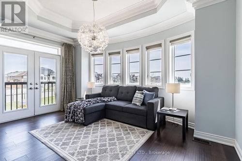 44 Herringbone Crescent, Brampton, ON - Indoor Photo Showing Living Room
