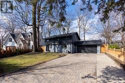 1915 DELANEY DRIVE  Mississauga, ON L5J 3L1