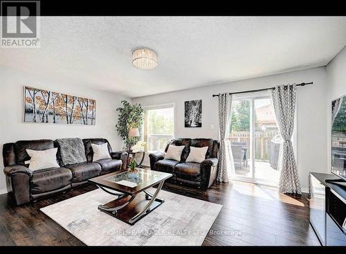 130 Upper Mercer Street, Kitchener, ON - Indoor Photo Showing Living Room