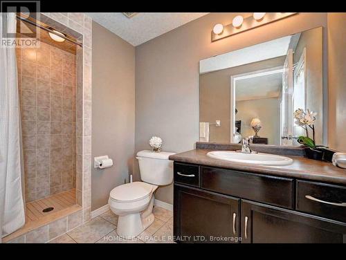 130 Upper Mercer Street, Kitchener, ON - Indoor Photo Showing Bathroom