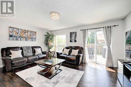 130 Upper Mercer Street, Kitchener, ON - Indoor Photo Showing Living Room