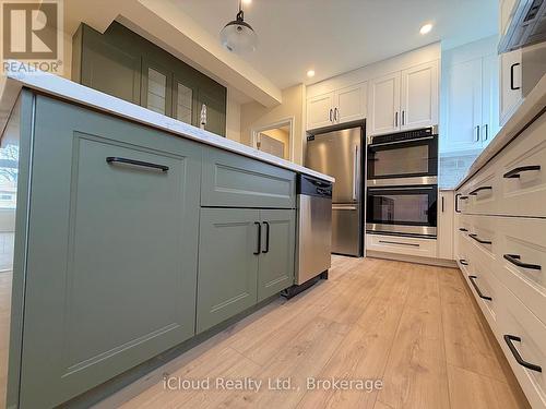 405 Upper Wentworth Street, Hamilton, ON - Indoor Photo Showing Kitchen