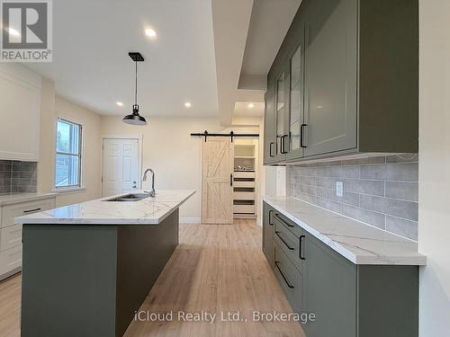 405 Upper Wentworth Street, Hamilton, ON - Indoor Photo Showing Kitchen With Double Sink With Upgraded Kitchen