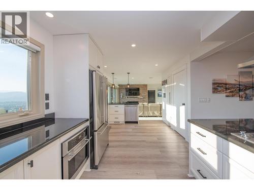 702 Cypress Drive, Coldstream, BC - Indoor Photo Showing Kitchen With Upgraded Kitchen