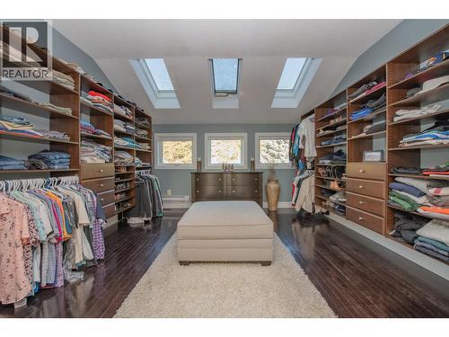 Master closet---WOW - 702 Cypress Drive, Coldstream, BC - Indoor