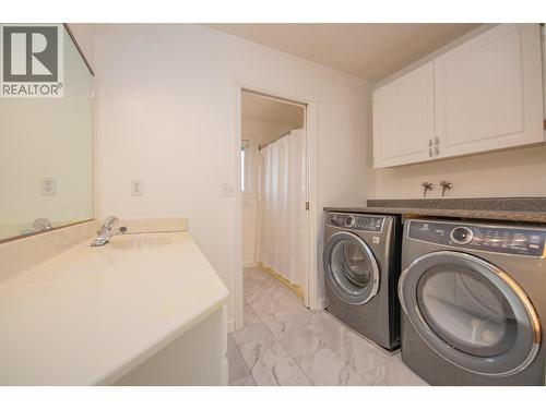 702 Cypress Drive, Coldstream, BC - Indoor Photo Showing Laundry Room