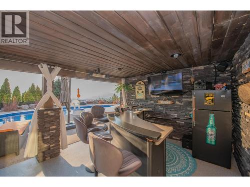 Bar area - 702 Cypress Drive, Coldstream, BC - Indoor