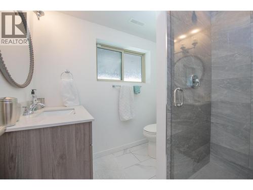 Lower full bathroom - 702 Cypress Drive, Coldstream, BC - Indoor Photo Showing Bathroom