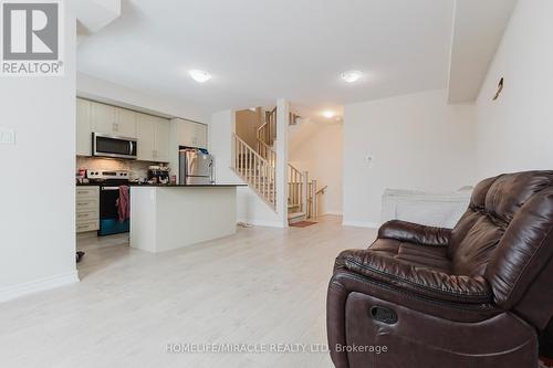 92 - 10 Birmingham Drive, Cambridge, ON - Indoor Photo Showing Kitchen