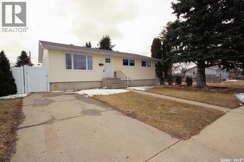 1231 Grandview STREET W  Moose Jaw, SK S6H 5M3