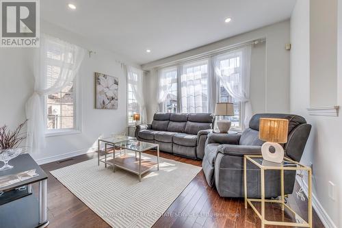 206 Brigadoon Drive, Hamilton, ON - Indoor Photo Showing Living Room