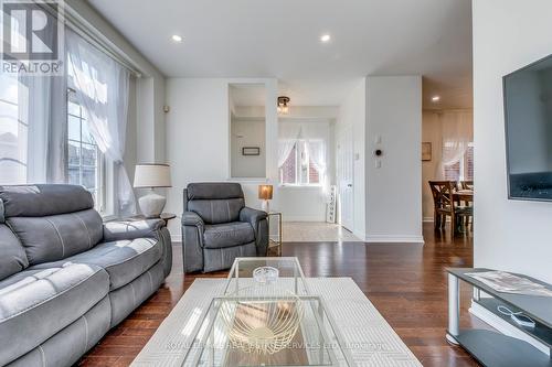 206 Brigadoon Drive, Hamilton, ON - Indoor Photo Showing Living Room