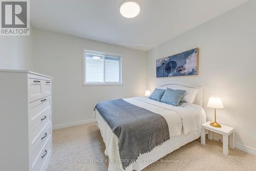206 Brigadoon Drive, Hamilton, ON - Indoor Photo Showing Bedroom