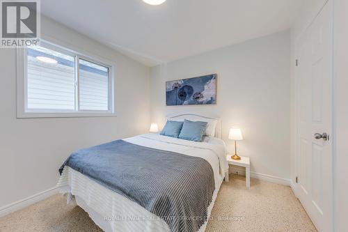 206 Brigadoon Drive, Hamilton, ON - Indoor Photo Showing Bedroom