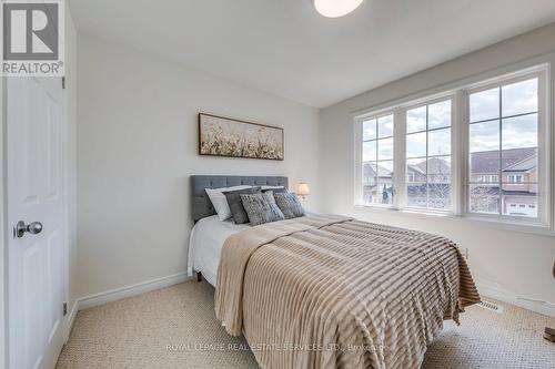 206 Brigadoon Drive, Hamilton, ON - Indoor Photo Showing Bedroom