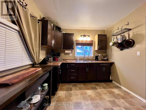 19 Wolf St - 19 Wolf Street, Tillsonburg, ON - Indoor Photo Showing Kitchen With Double Sink