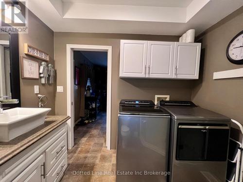 19 Wolf St - 19 Wolf Street, Tillsonburg, ON - Indoor Photo Showing Laundry Room