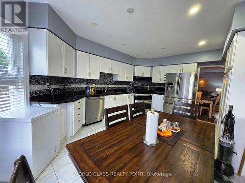 6136 Ford Road, Mississauga, ON - Indoor Photo Showing Kitchen