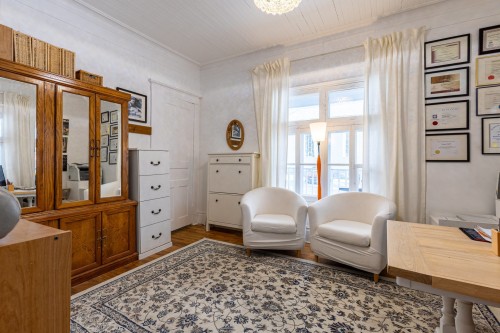 Salon - 541 Route Vianney, Saint-Ferdinand, QC - Indoor